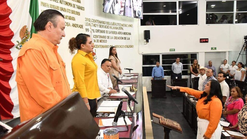 Fanny Vargas rinde protesta como diputada local en Tabasco