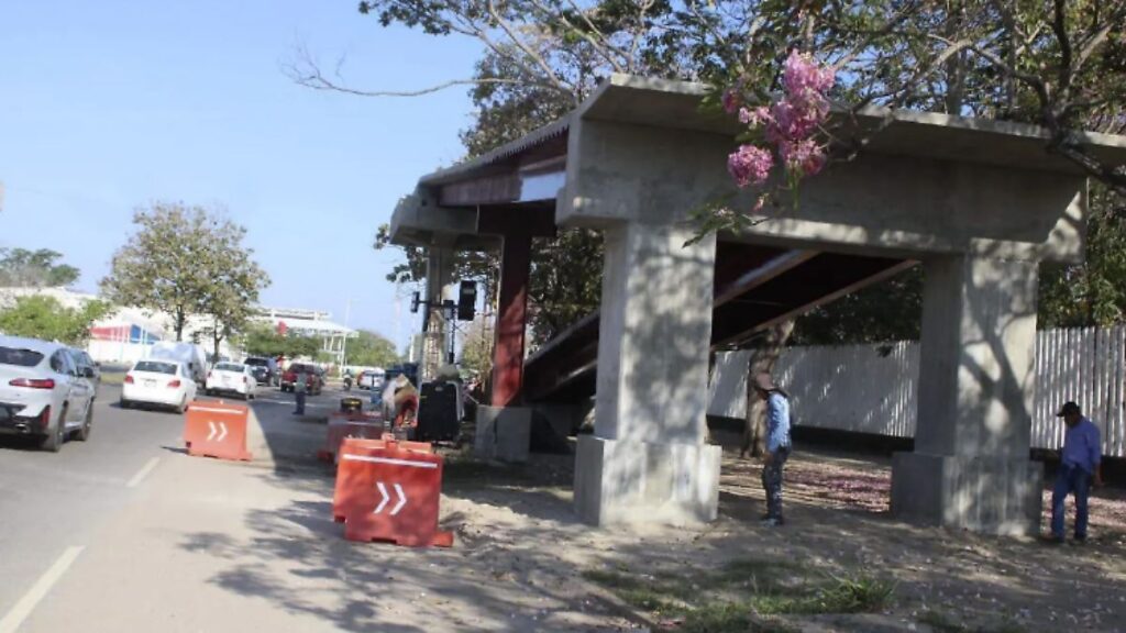 Puente peatonal de Parque Tabasco brindará seguridad al peatón: SOTOP
