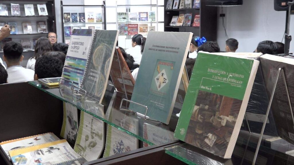 UJAT conmemora el Día del Libro con acervo de más de 30 colecciones editoriales