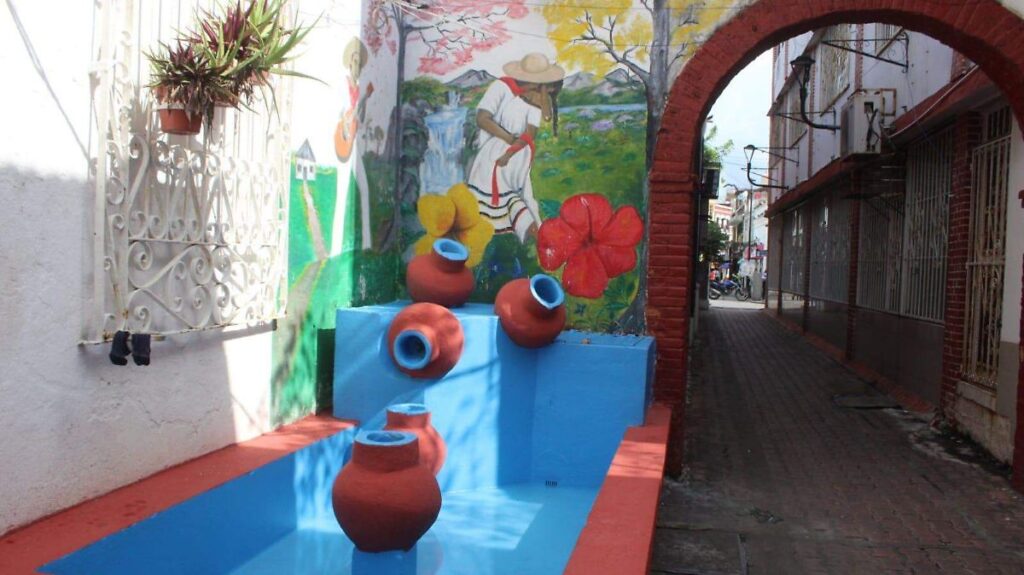 Dan “manita de gato” al callejón de Puerto Escondido