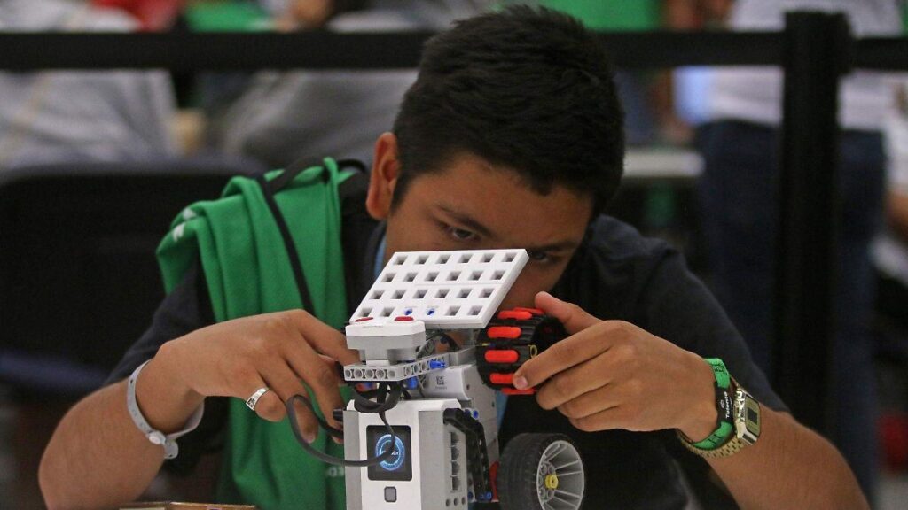 Jóvenes tabasqueños impulsan emprendimientos en Inteligencia Artificial