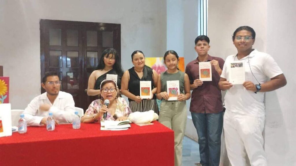 María del Carmen Luna Pérez presenta breviario: La hebra de la vida