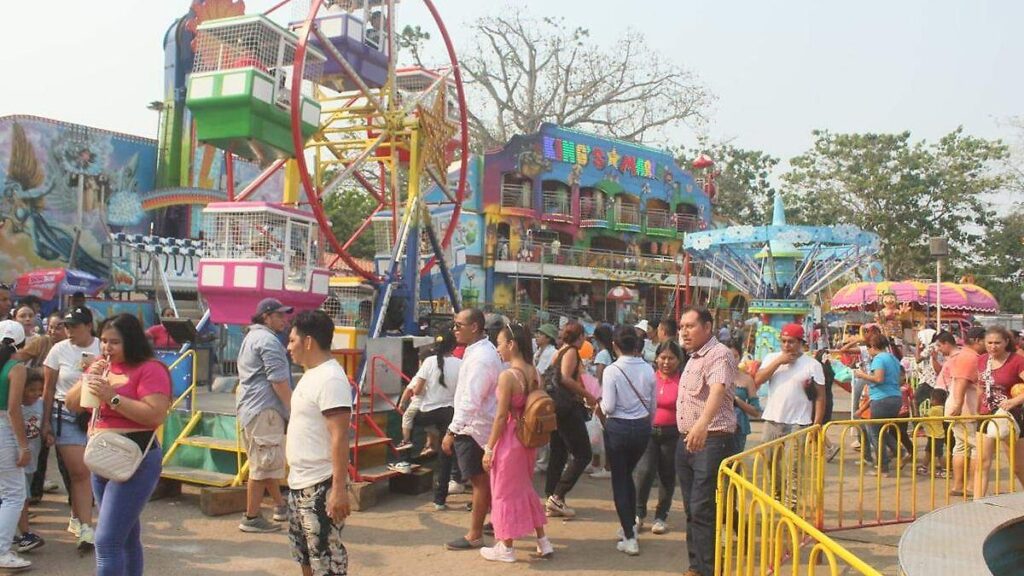 Niñas y niños comienzan antes la Feria Tabasco ¡Con juegos mecánicos gratis!