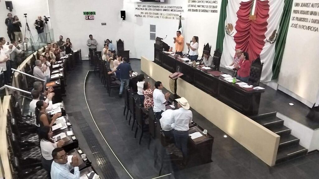 Avalan enajenación del Gimnasio La Choca en Tabasco 2000