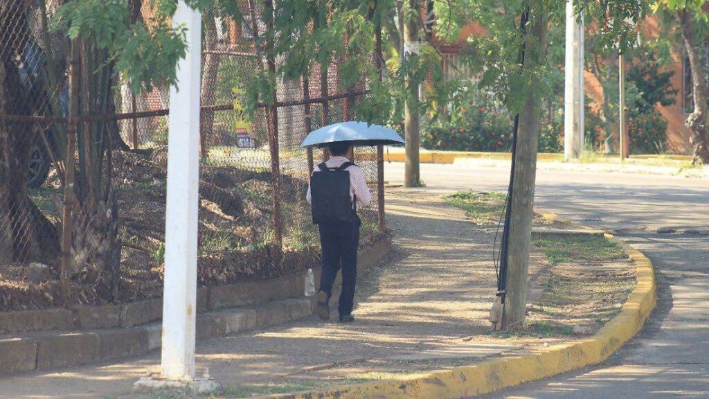 Onda de calor persiste en Tabasco, con vientos fuertes y lluvias aisladas