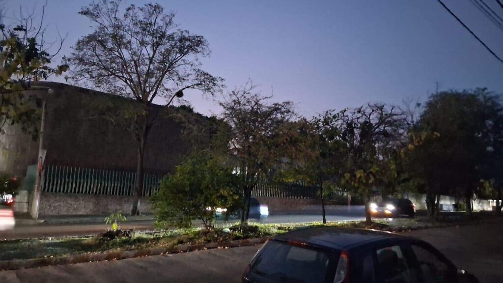 Apagón afecta importantes zonas de Villahermosa; semáforos quedan fuera de servicio