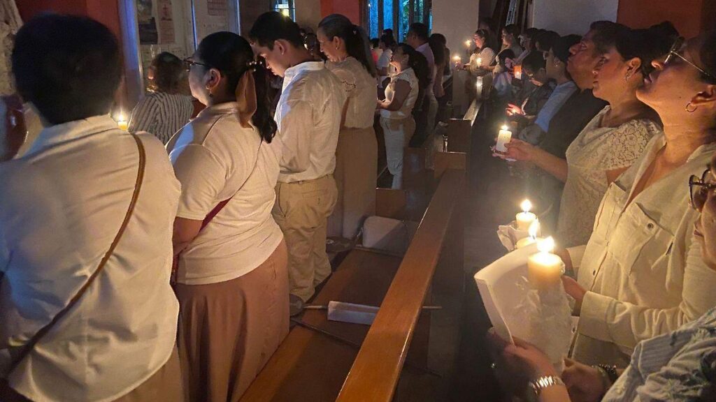 Celebran cientos de católicos el Fuego Nuevo en Tabasco