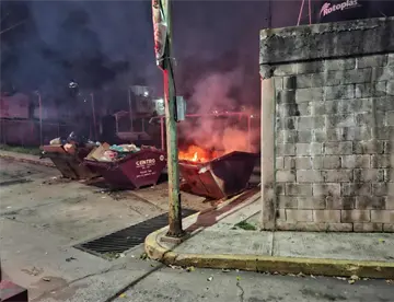 Sofocan incendio en contenedor de residuos en la colonia Rovirosa de Villahermosa