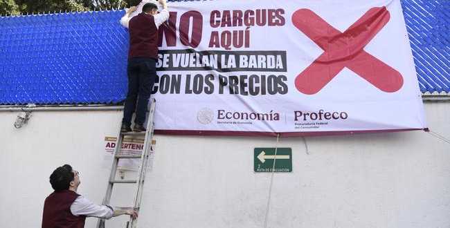 Profeco coloca primeras lonas en gasolineras que se vuelan la barda con los precios