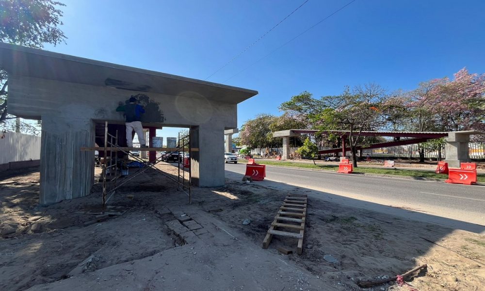 Puente peatonal rumbo a la Feria Tabasco 2026 entra en fase final