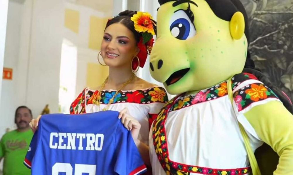 ¡Con la camiseta puesta! Las 17 Embajadoras reciben detalle especial de “La Chiquis”