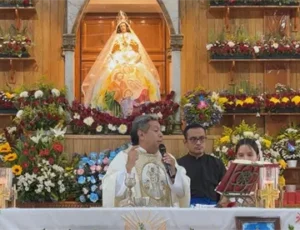Sean responsables, llama padre Tiktokero a padrinos para que sus ahijados cumplan con los sacramentos