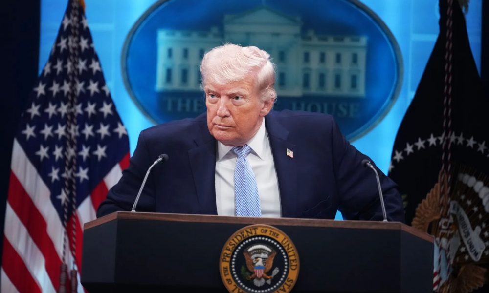 Trump asegura que Irán aceptó entregar uranio enriquecido