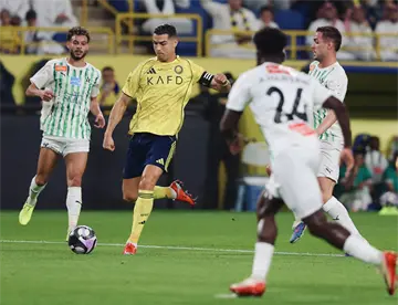 CR7 se recupera de lesión, marca doblete y se acerca a su gol 1000