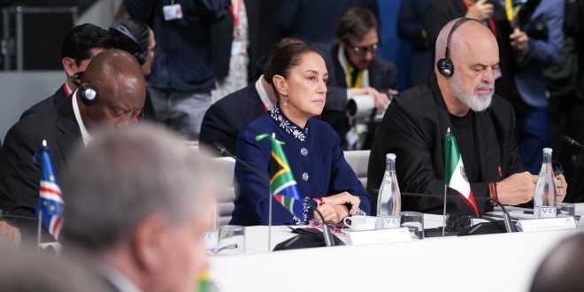 Sheinbaum reivindica la democracia con enfoque social y llama a la paz global en cumbre internacional
