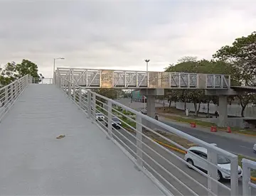 Puente peatonal frente al Parque Tabasco tuvo inversión de más de 15 mdp