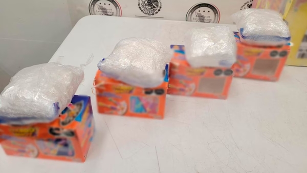 Decomisan cajas de dulces rellenas de droga en Michoacán