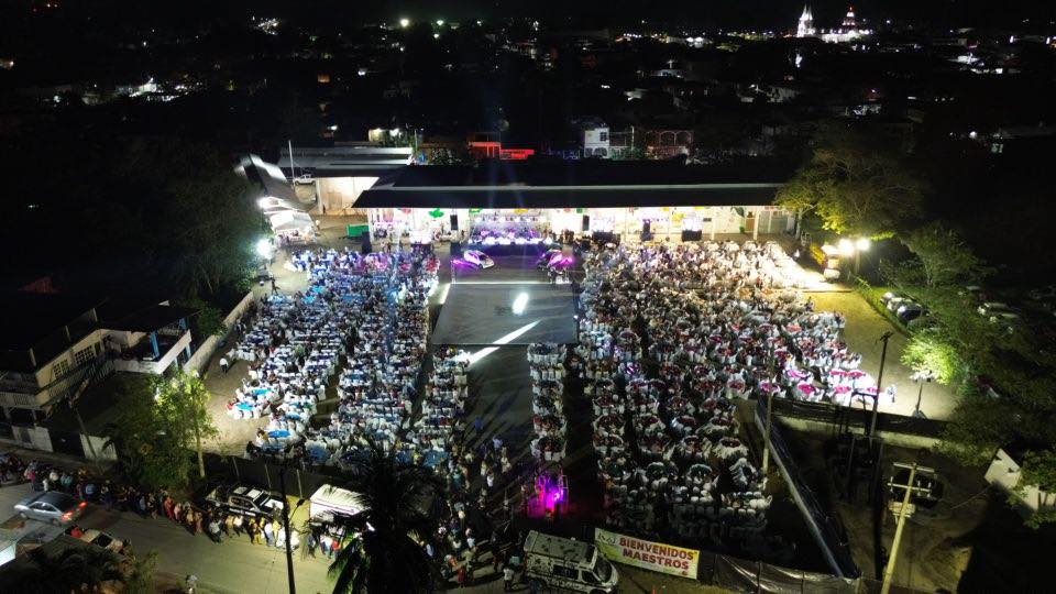 Ayuntamiento de Nacajuca celebra a docentes con entrega de premios y autos