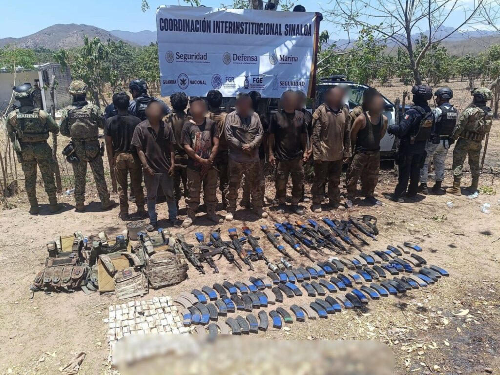 Caen 13 presuntos integrantes de “Los Chapitos” en operativo en Sinaloa