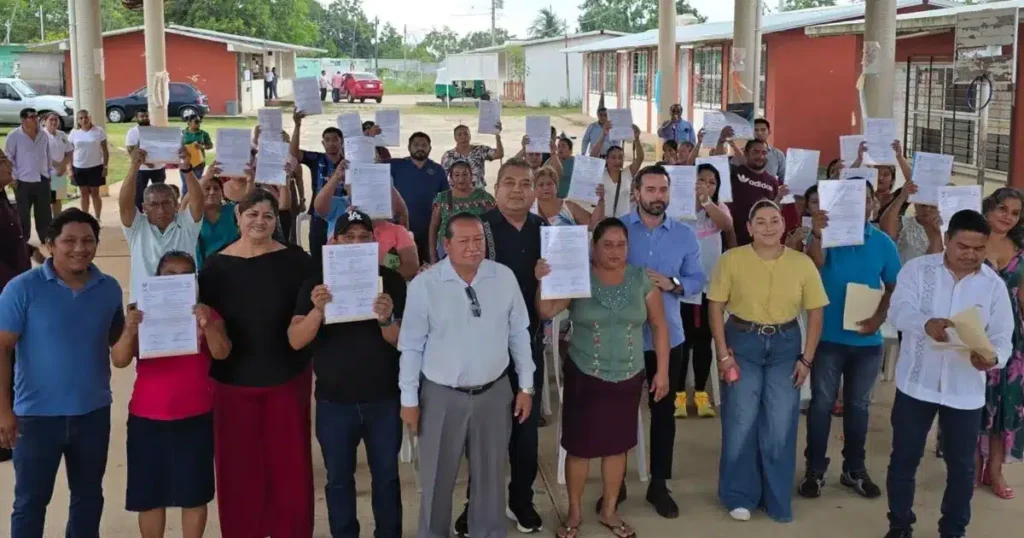 Entregan 47 títulos de propiedad en Macuspana