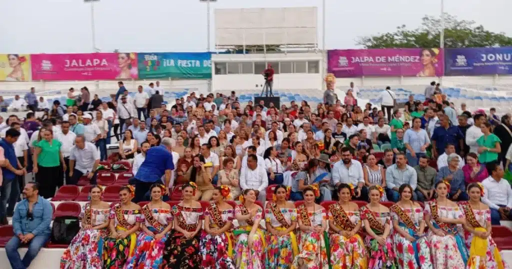 Entregan reconocimiento a la excelencia cultural