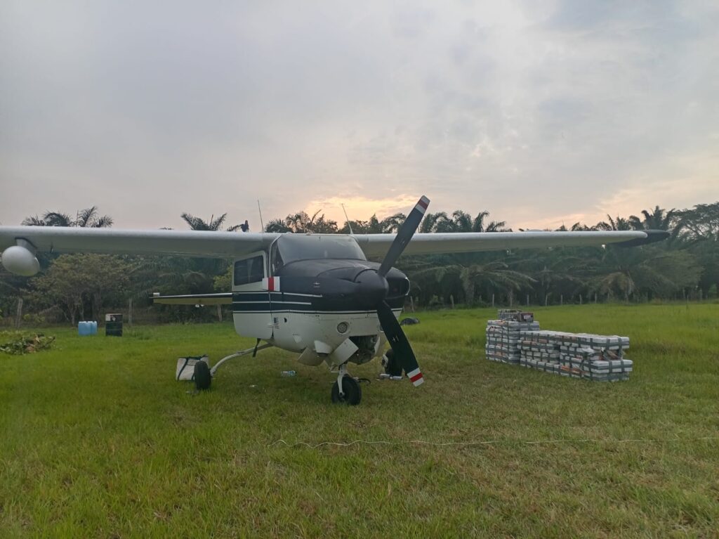 FGR investiga hallazgo de aeronave con posible cocaína en Balancán