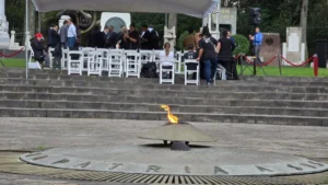Rinden homenaje a Mariano Escobedo en el Panteón Civil de Dolores
