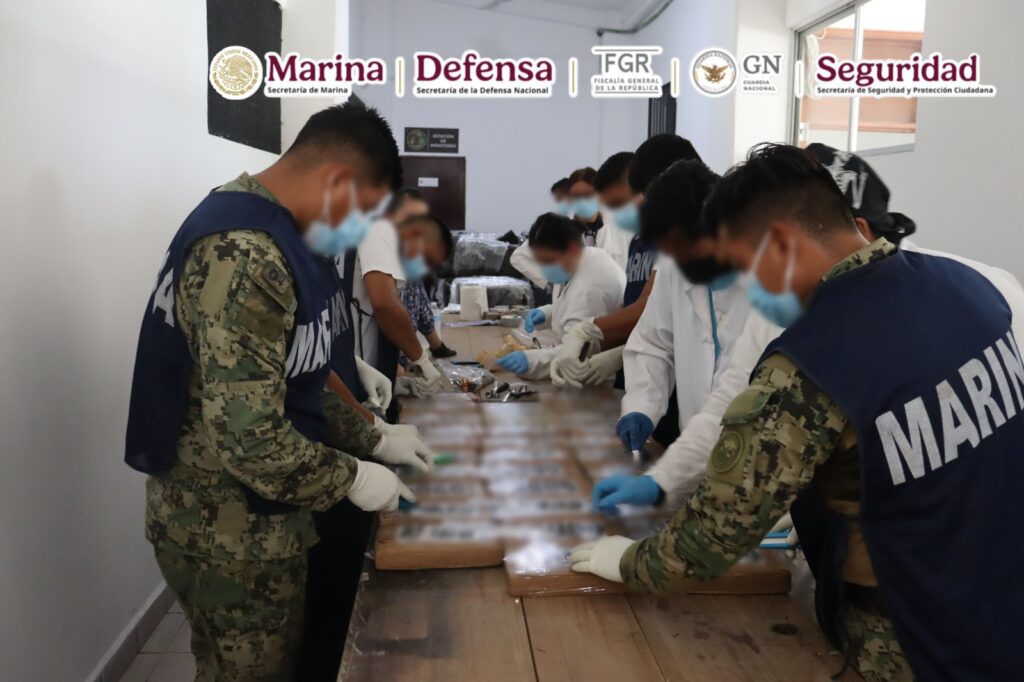 Secretaría de Marina asegura 1.5 toneladas de droga frente a costas de Chiapas