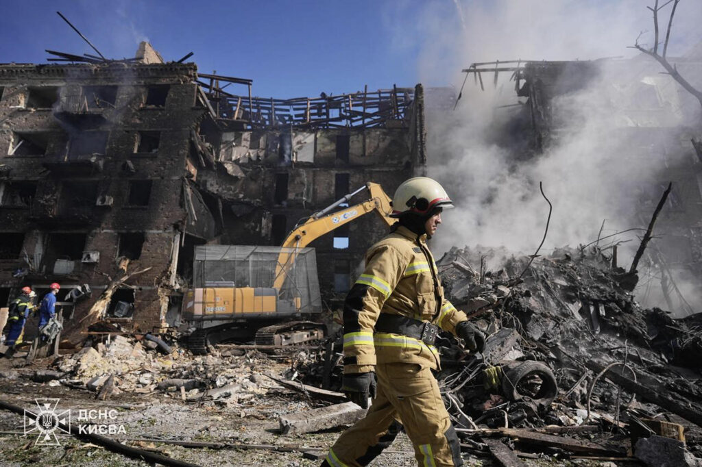 Rusia lanza ataque masivo contra Ucrania; deja 4 muertos y casi 100 heridos