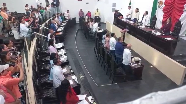 Rinde LXV Legislatura tributo y guarda minuto de silencio a víctimas del incendio