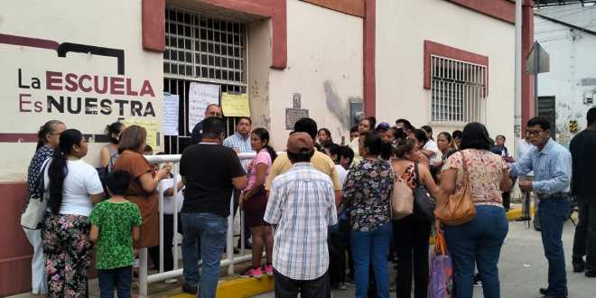 Cierran escuela en Teapa por falta de mantenimiento