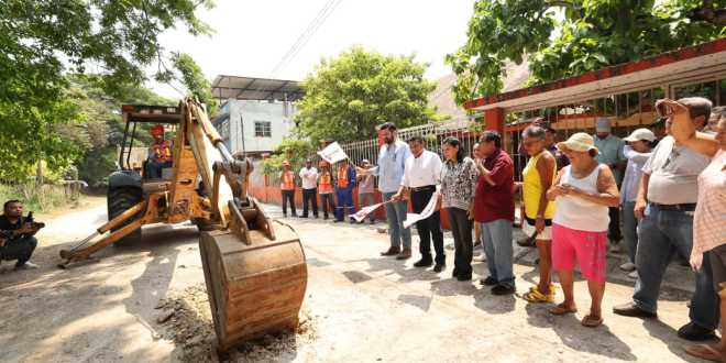 Javier May anuncia programa de regularización de predios en la colonia Pino Suárez