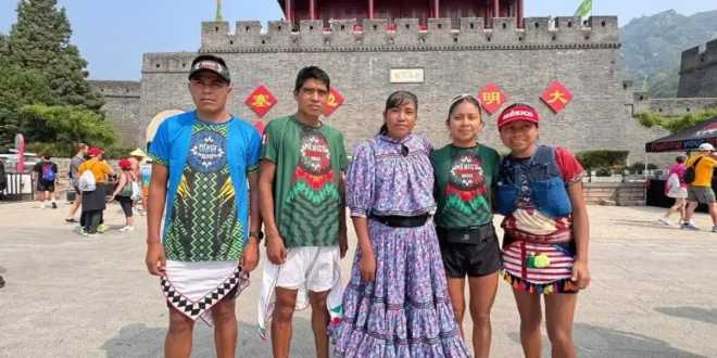 Triunfan corredores en el 23 Maratón de la Gran Muralla China