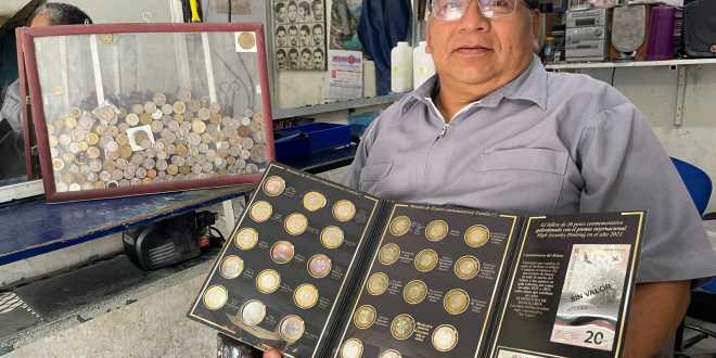Barbero tabasqueño y coleccionista espera con ansias las monedas del Mundial 2026