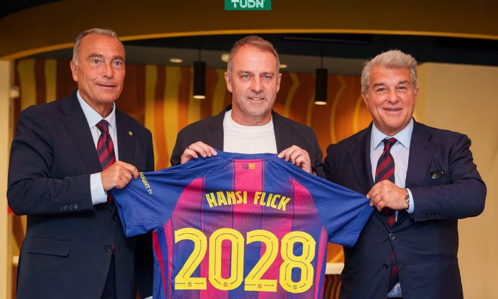 Hansi Flick seguirá al mando del Barcelona hasta 2028
