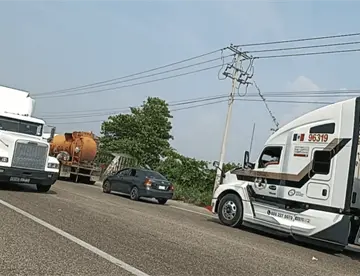 Levantan bloqueo en la Villahermosa-Ciudad del Carmen tras más de 30 horas de protesta