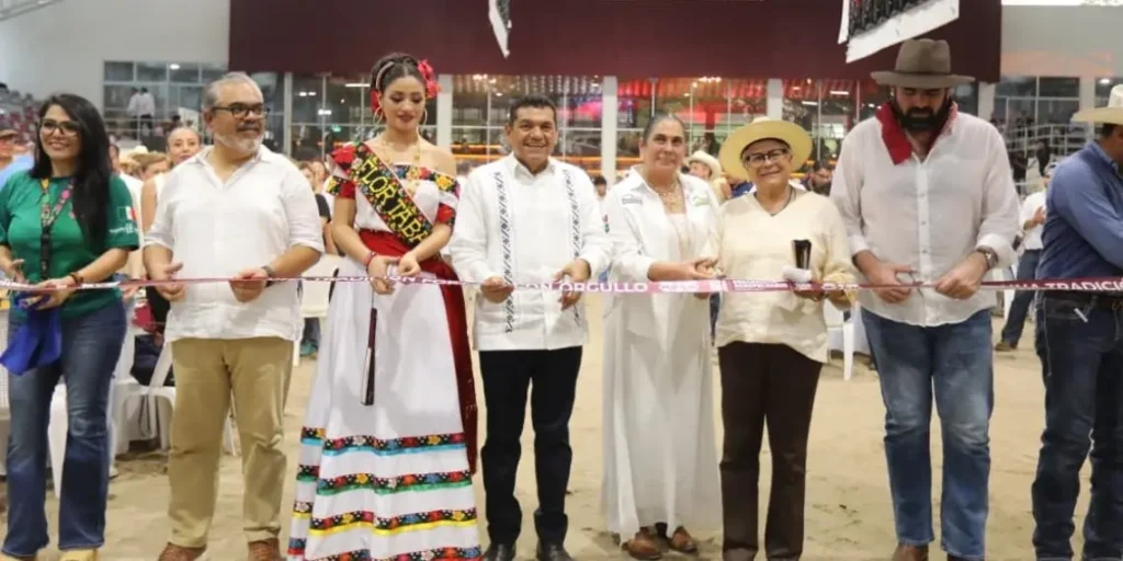 Inauguración de pista de competencia para ganaderos