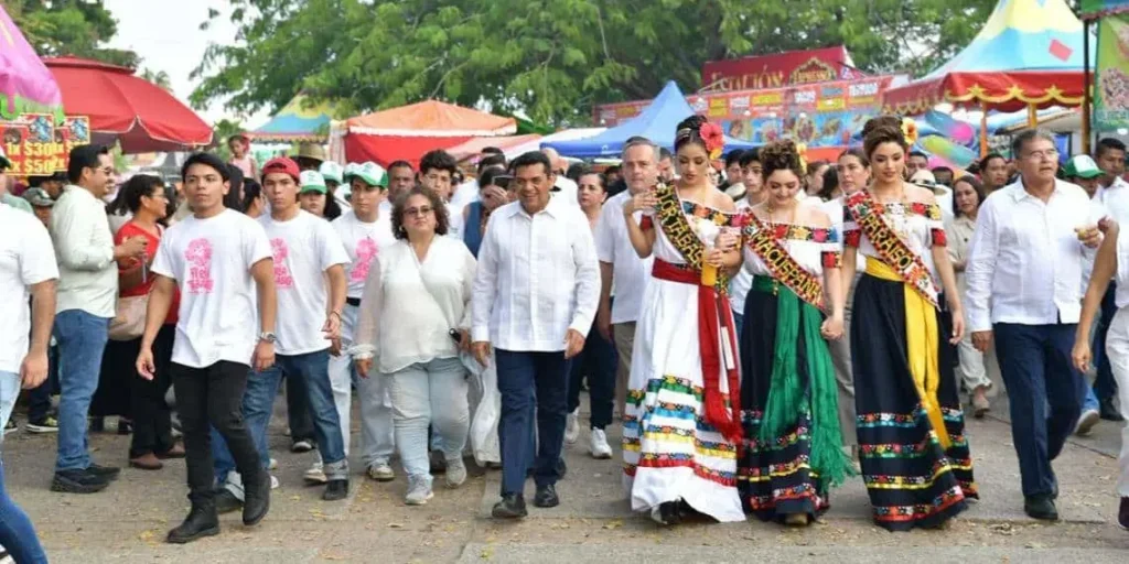 Recorrido del gobernador en la fiesta tabasqueña