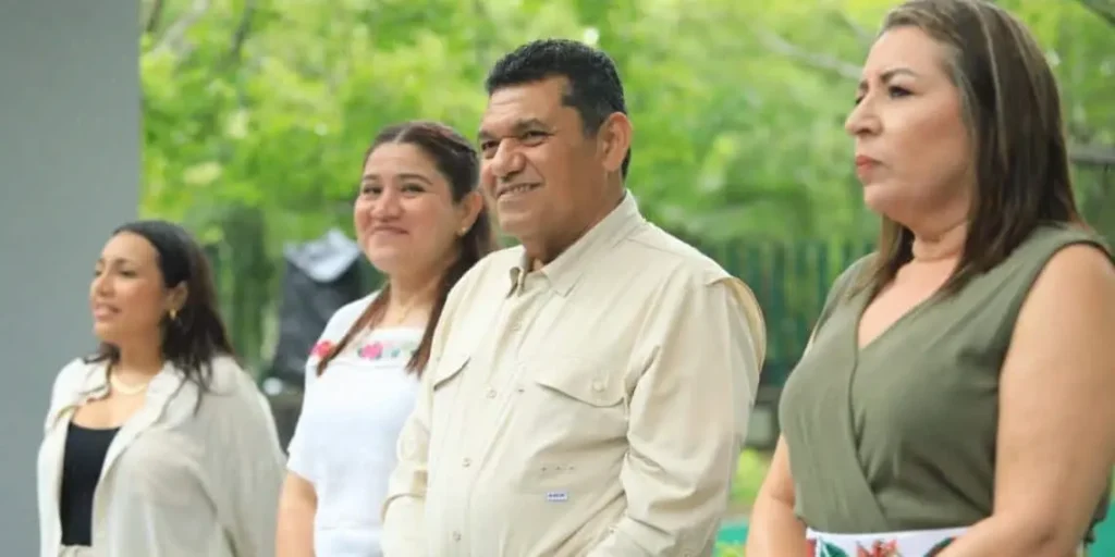 Javier May lidera rehabilitación del Parque Museo La Venta