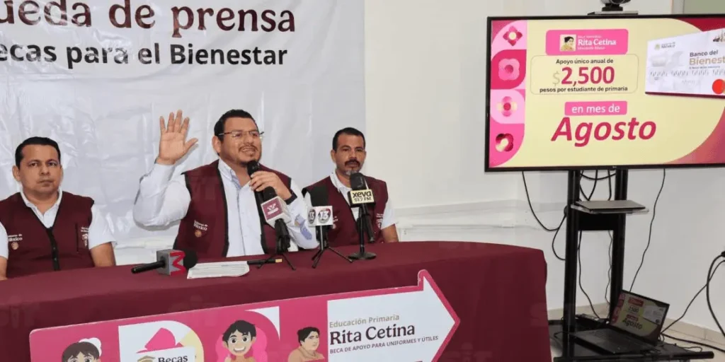 Entrega de 70 mil tarjetas de la Beca Rita Cetina en Tabasco