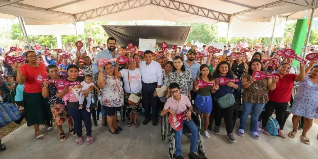 Justicia social en Centro: Javier May entrega viviendas