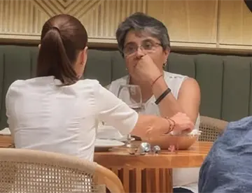 Captan a Sheinbaum con la secretaria Anticorrupción en restaurante de Palenque