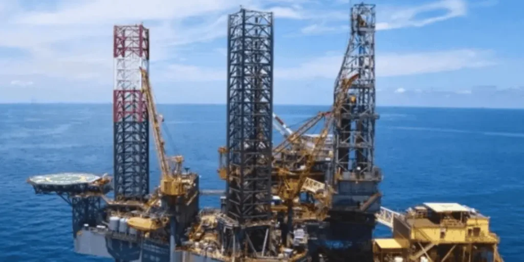 Pemex desmiente fuga de gas en plataforma petrolera