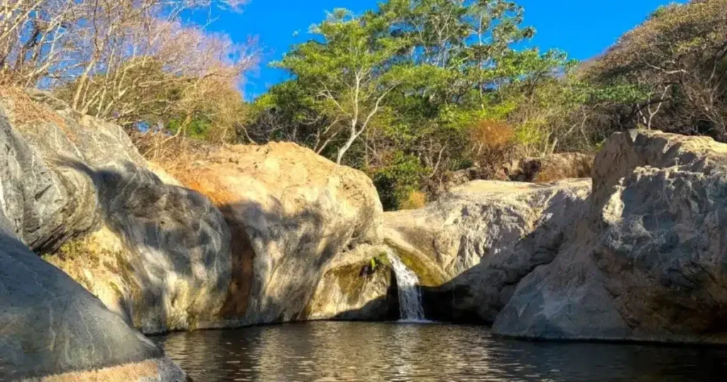El Tanque del General, el paraíso natural escondido entre montañas y manantiales en Colima
