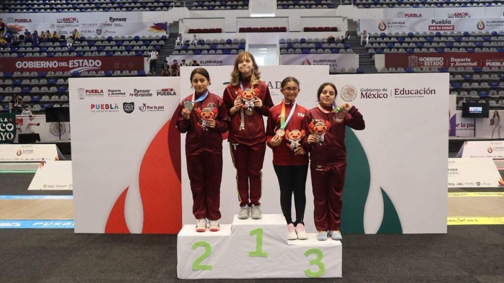 Esgrima tabasqueña arranca con medallas de plata y bronce en Olimpiada Nacional