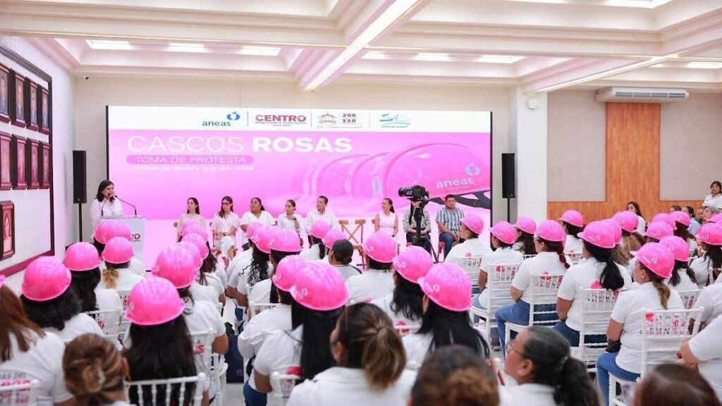 Cascos Rosas fortalece desarrollo profesional de mujeres en sector hídrico de Centro