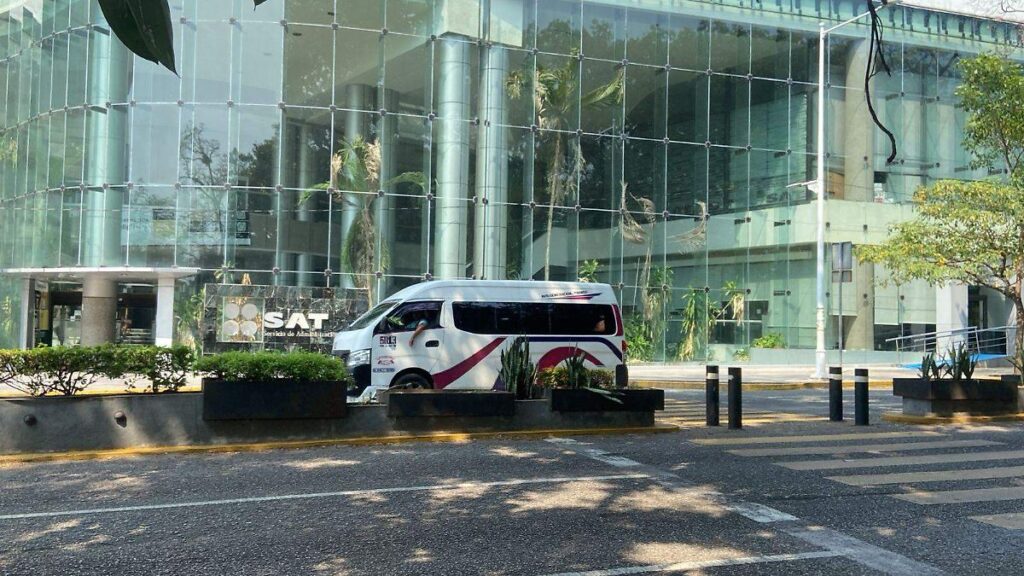 Pide Obispo a transportistas hablar con autoridades antes de subir el pasaje
