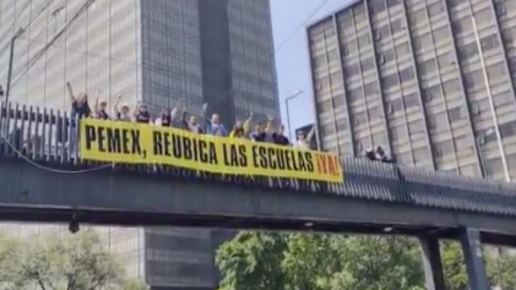 Desde CDMX madres exigen reubicación de escuelas cercanas a refinería Dos Bocas