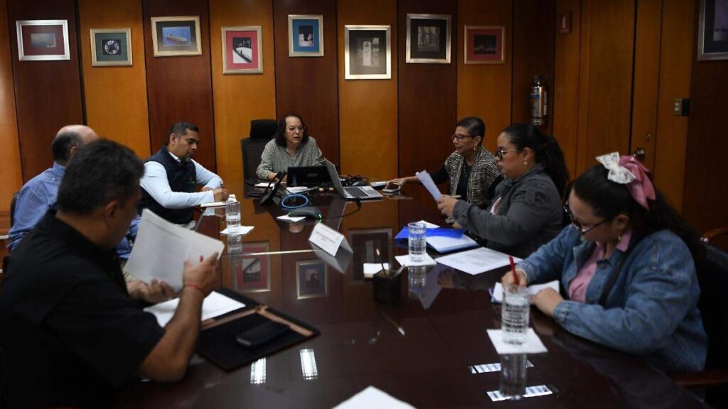 Pemex se reúne con padres de escuelas cercanas a refinería de Dos Bocas