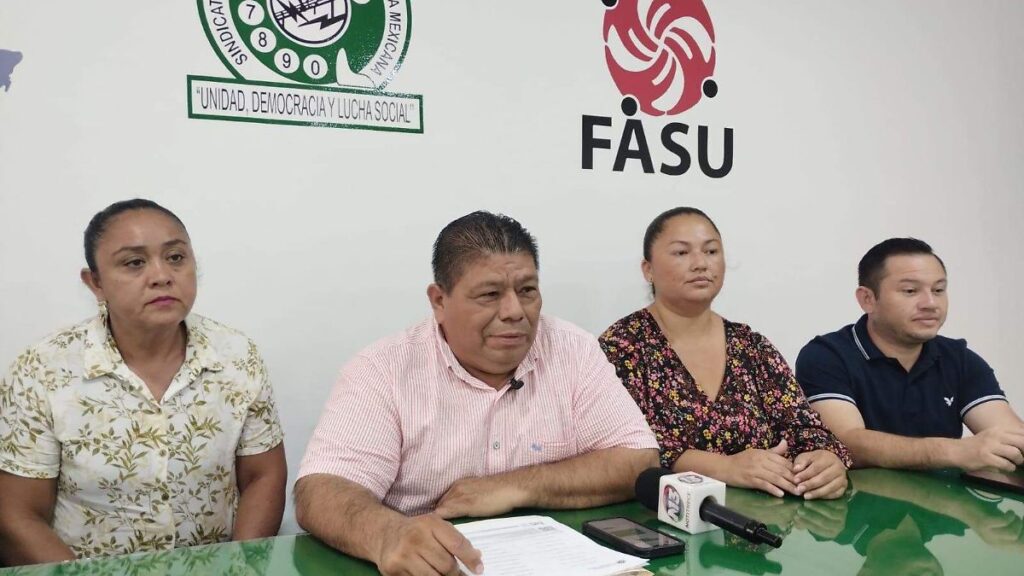 Sindicato del CECyTEC amenaza con cierre de carretera federal en protesta laboral